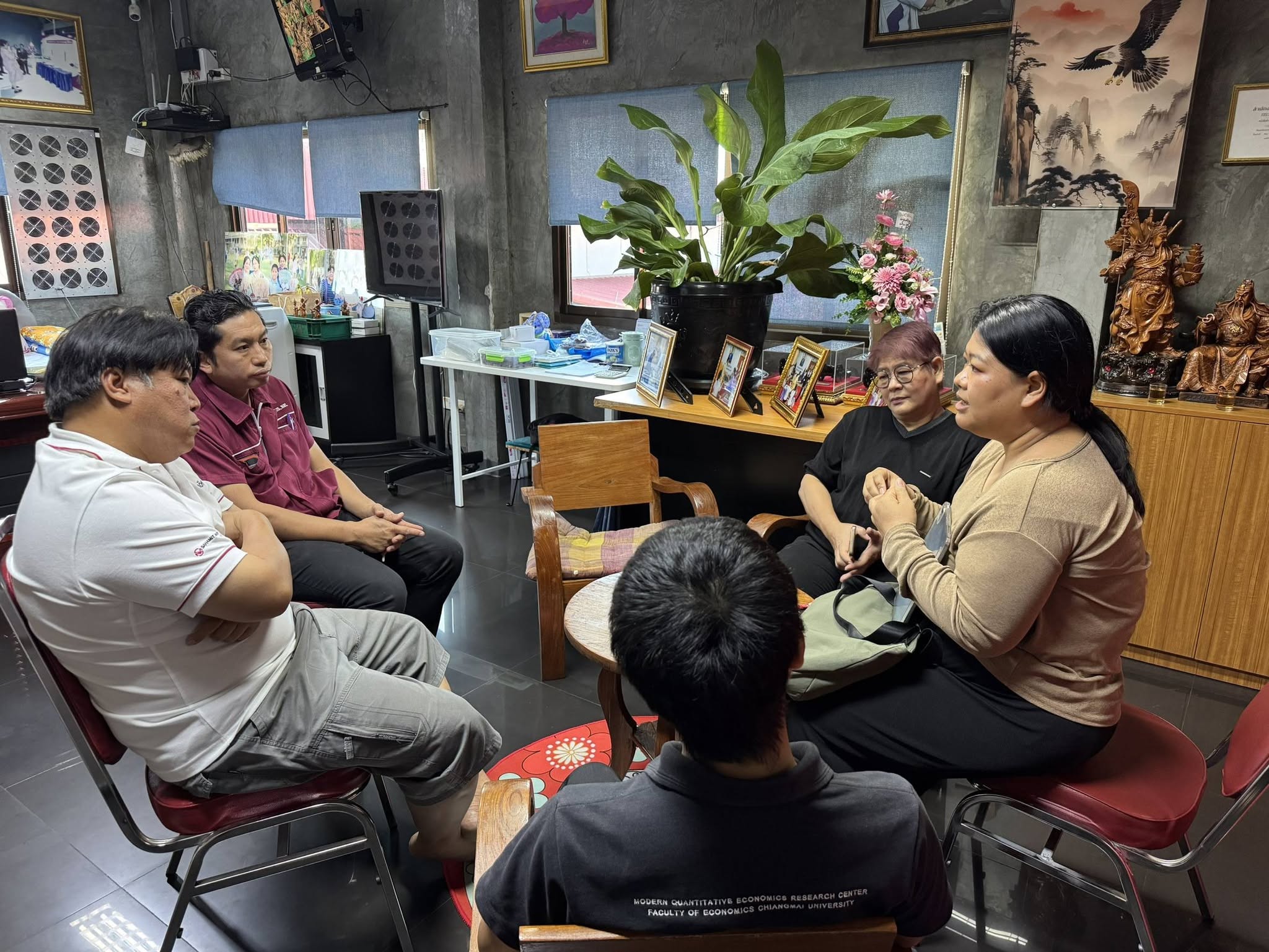 เยี่ยมชมโรงงาน และ เรียนรู้วิธีการผลิตถ่านไบโอชาจากเศษวัสดุตามธนรมชาติ(ใบไม้ กิ่งไม้ ฯลฯ)